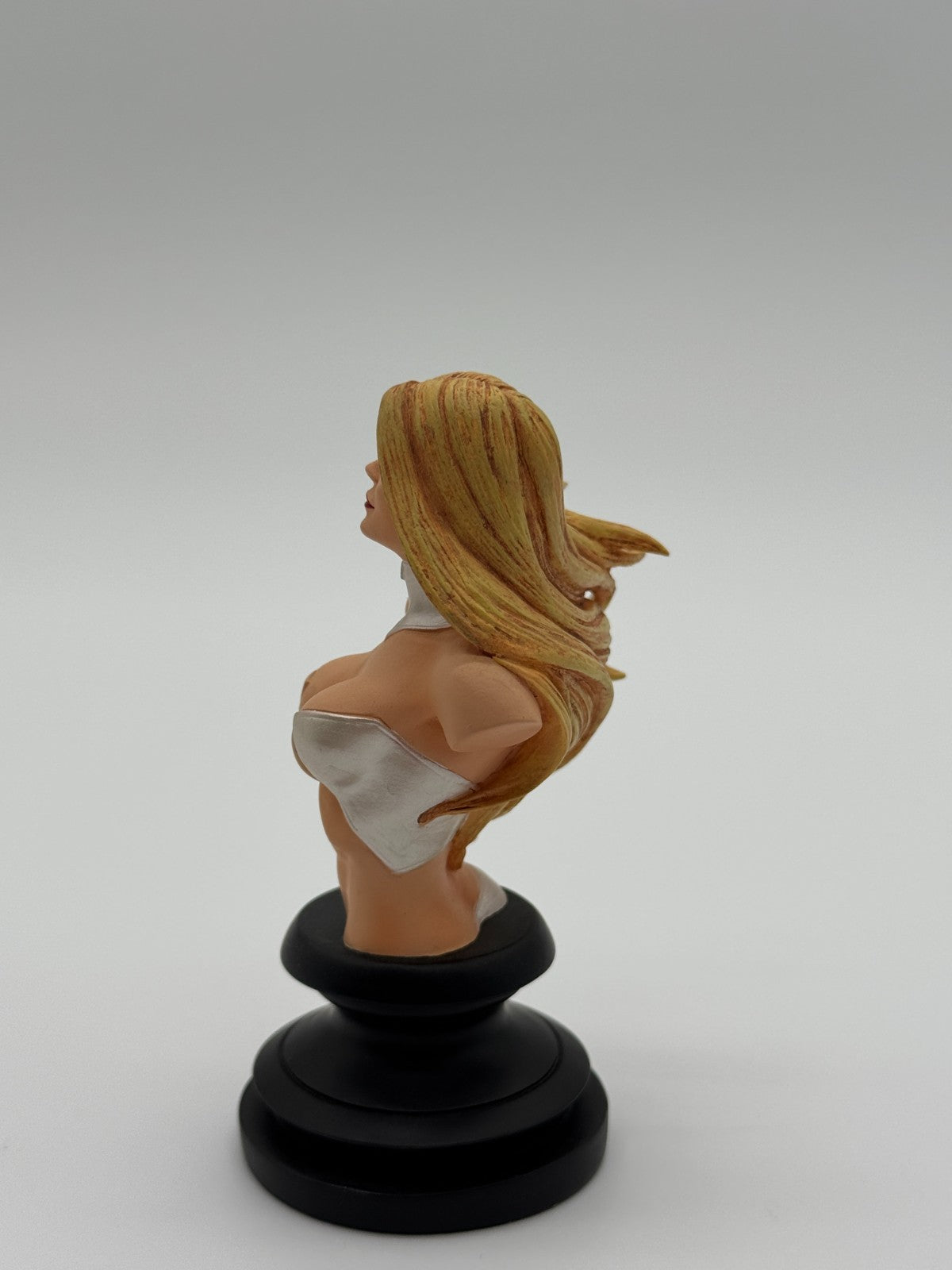 MARVEL ICONS DIAMOND EMMA FROST BUST DIAMOND SELECT LIMITED 2000 PIECES OPEN-BOX