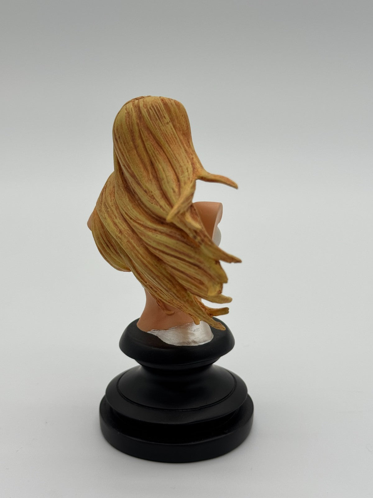 MARVEL ICONS DIAMOND EMMA FROST BUST DIAMOND SELECT LIMITED 2000 PIECES OPEN-BOX