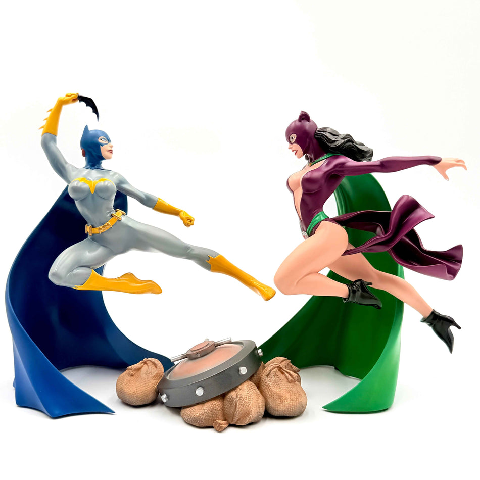 DC CLASSIC CONFRONTATIONS CATWOMAN VS BATGIRL STATUE LTD ED. [PART MISSING]